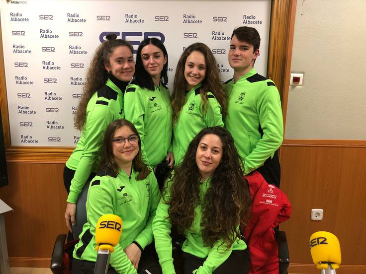 Integrantes del Club de Gimnasia Estética de Chinchilla de Montearagón en Radio Albacete