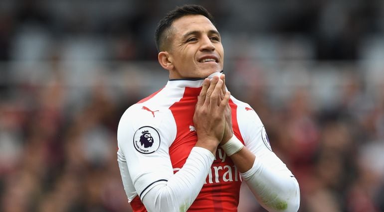 Alexis Sánchez se lamenta durante un partido con el Arsenal