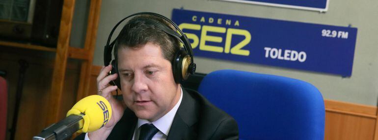 García-Page en los estudios de la Cadena SER en Toledo