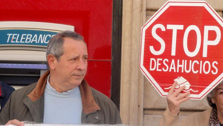 José Antonio Oliva en una manifestación contra los deshucios