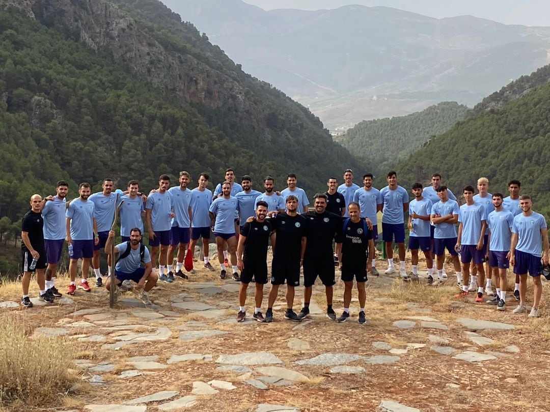 Los jugadores del club celeste en plena naturaleza.