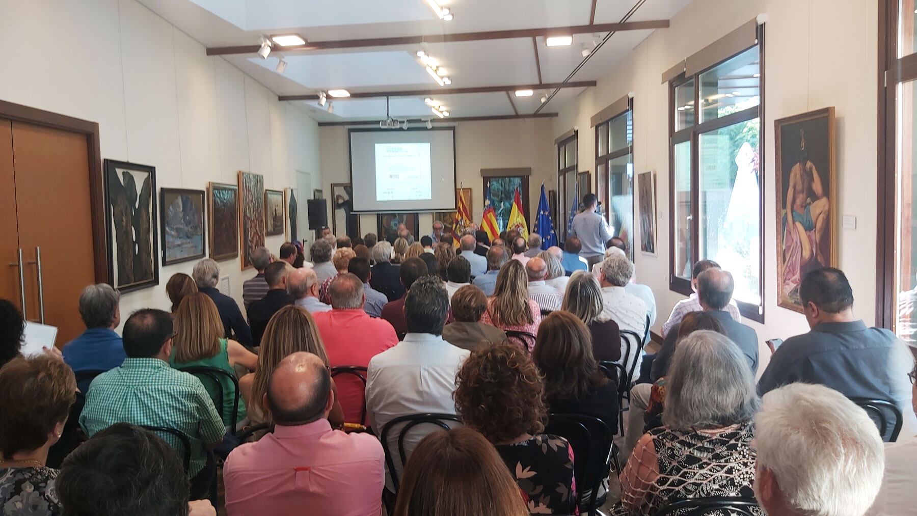 La sala Ramón Castañer del Círculo Industrial se ha quedado pequeña para la conferencia de José Eduardo Jordá