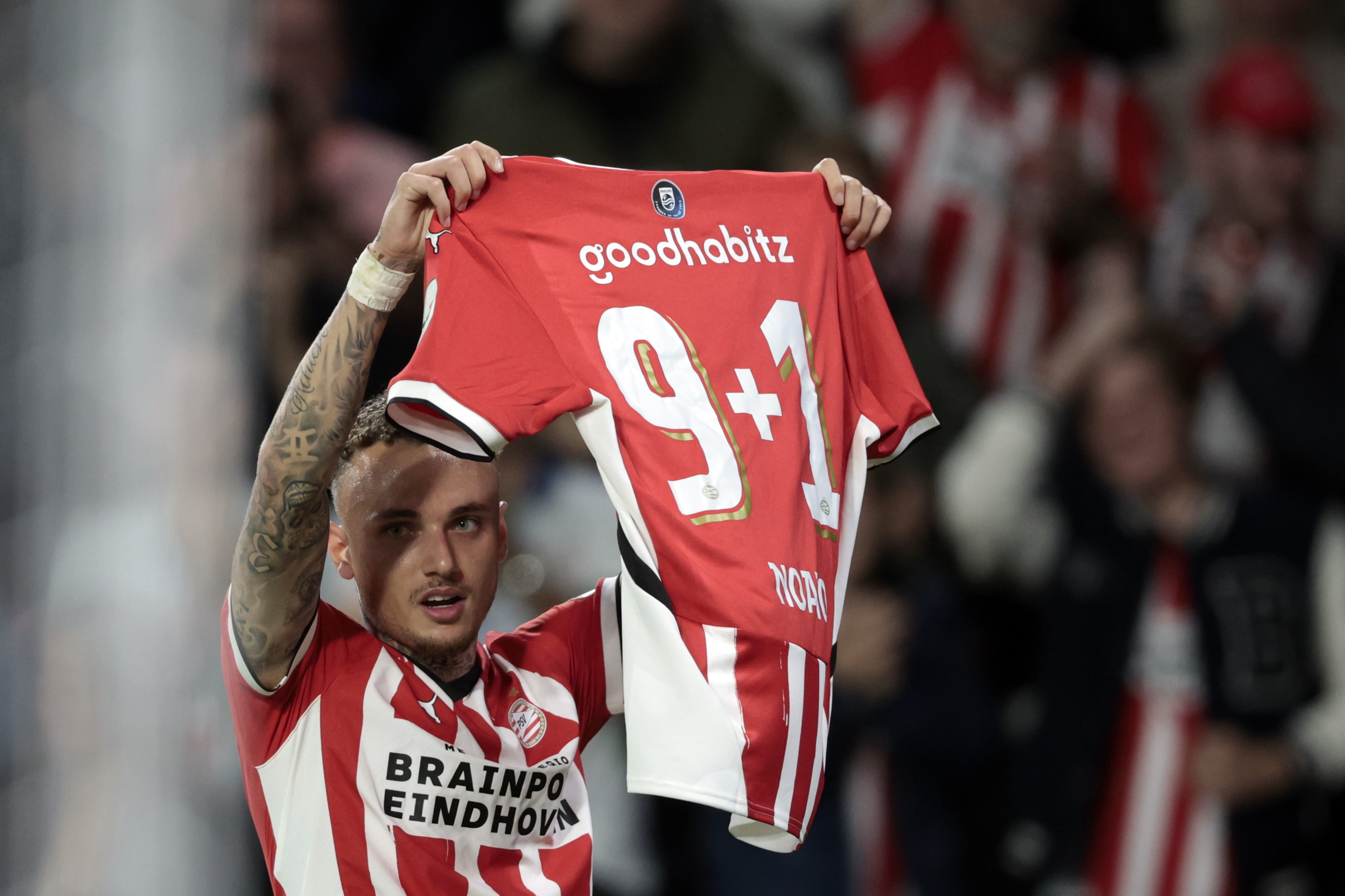 Noa Lang celebre un gol con la camiseta del 9+1 en relación a su último &#039;hit&#039;