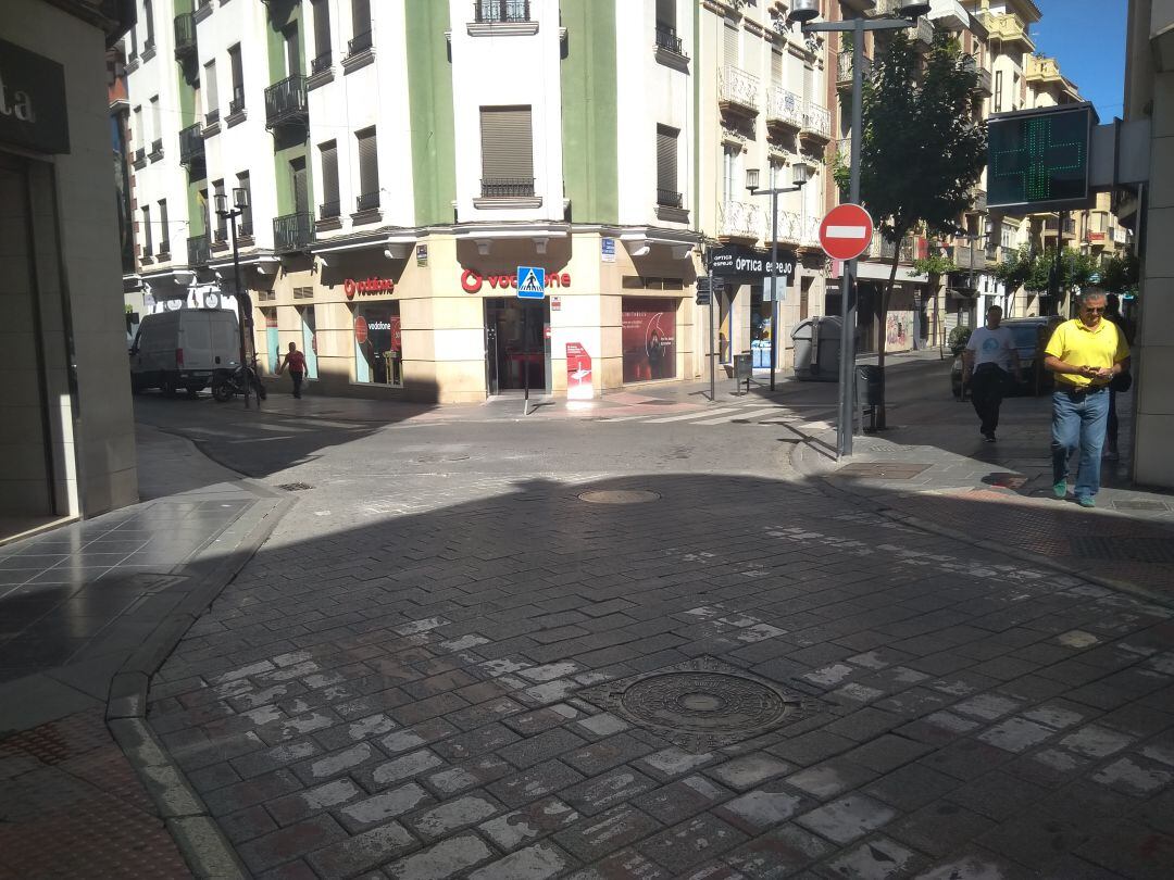 Intersección del Pasaje del Comercio con las calles Los Castillos, Corredera de San Marcos y Canalejas.