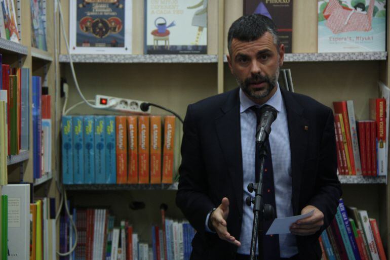 El Conseller de Cultura, Santi Vila, en la presentació de la nova campanya ‘Fas 6 anys. Tria un llibre’ per fomentar la lectura entre els infants