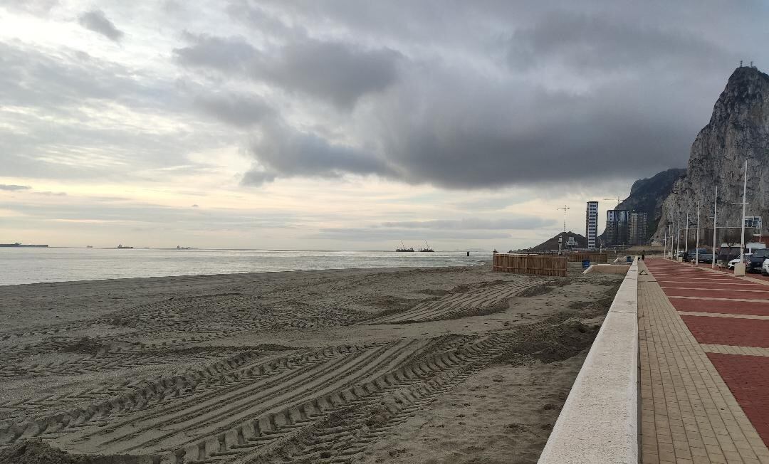 Limpieza de playas en Poniente