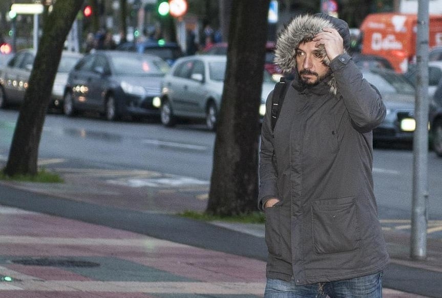 Iñaki San Juan, en las inmediaciones del Palacio de Justicia de Vitoria