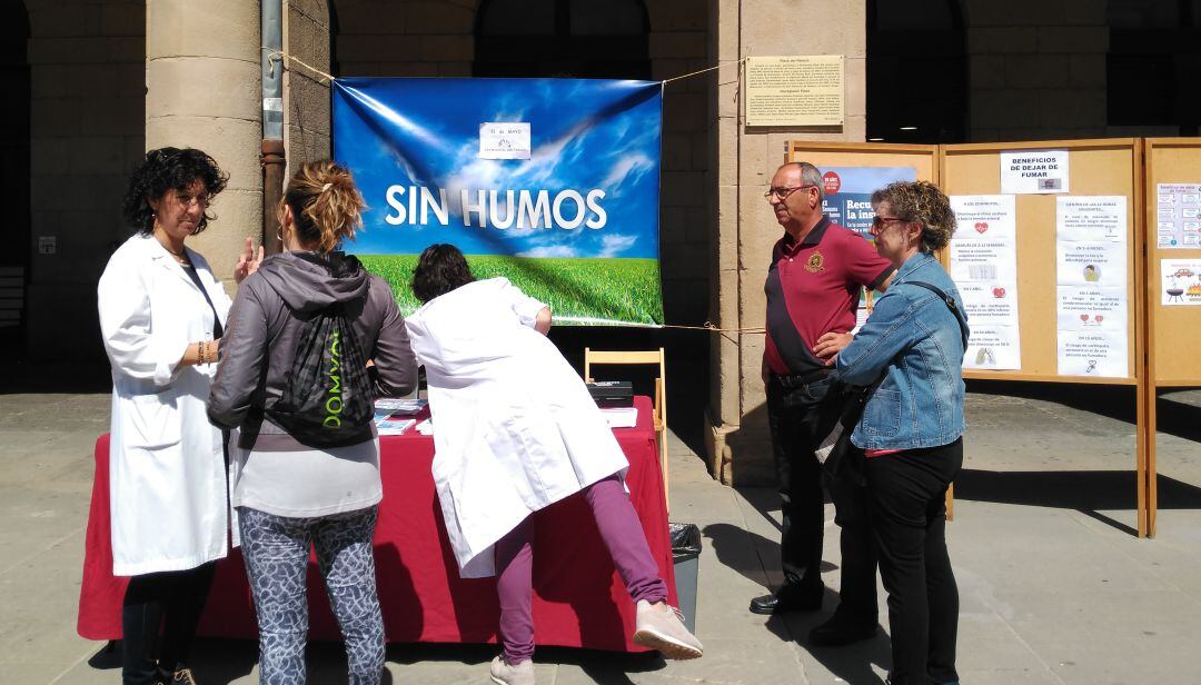 Jornada informativa en la calle del &quot;Día Mundial Sin Tabaco&quot; en Tafalla