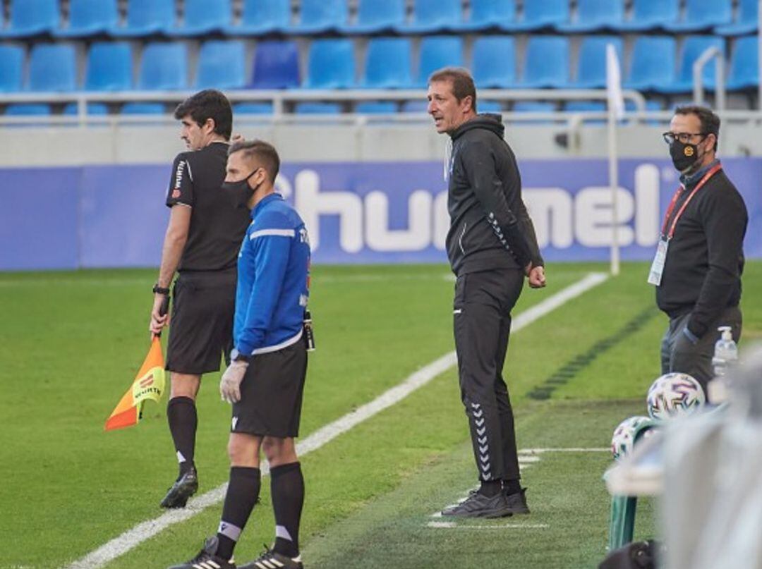 El técnico blanquiazul facilitará este viernes la convocatoria que viajara a Lugo