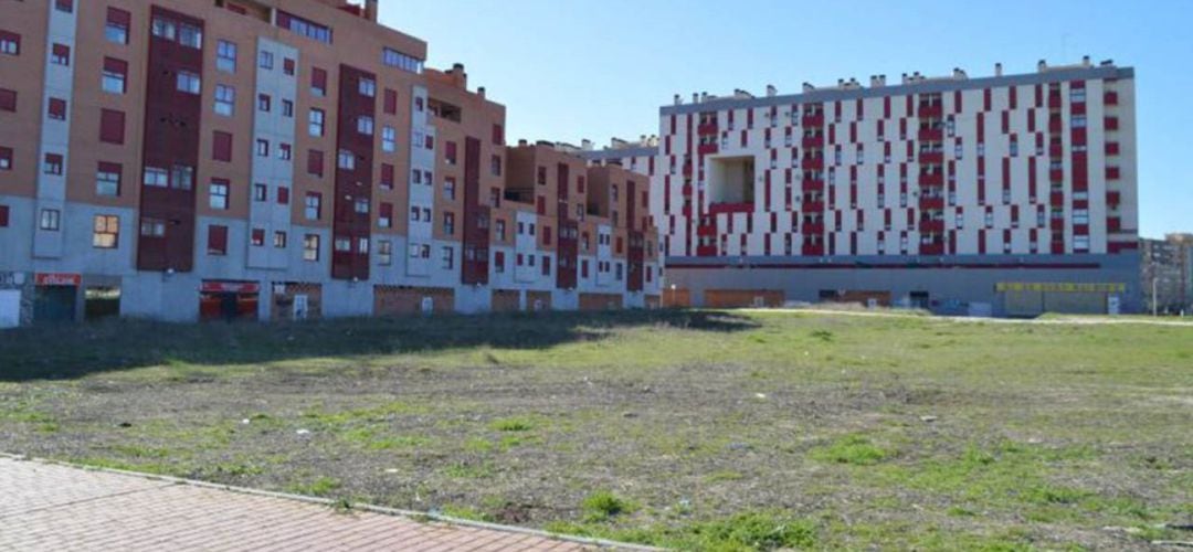 Terreno donde se construirá el centro de salud del barrio Parla Este. 