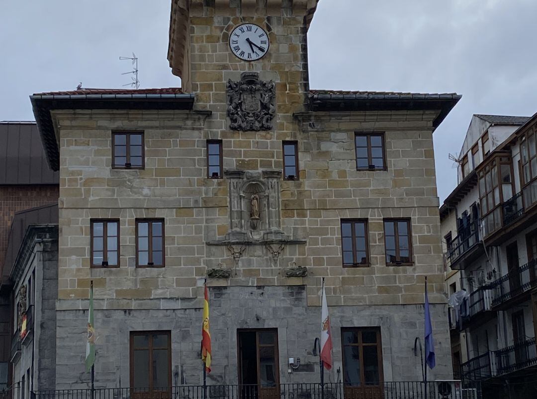 Fachada del Ayuntamiento de Castro Urdiales.