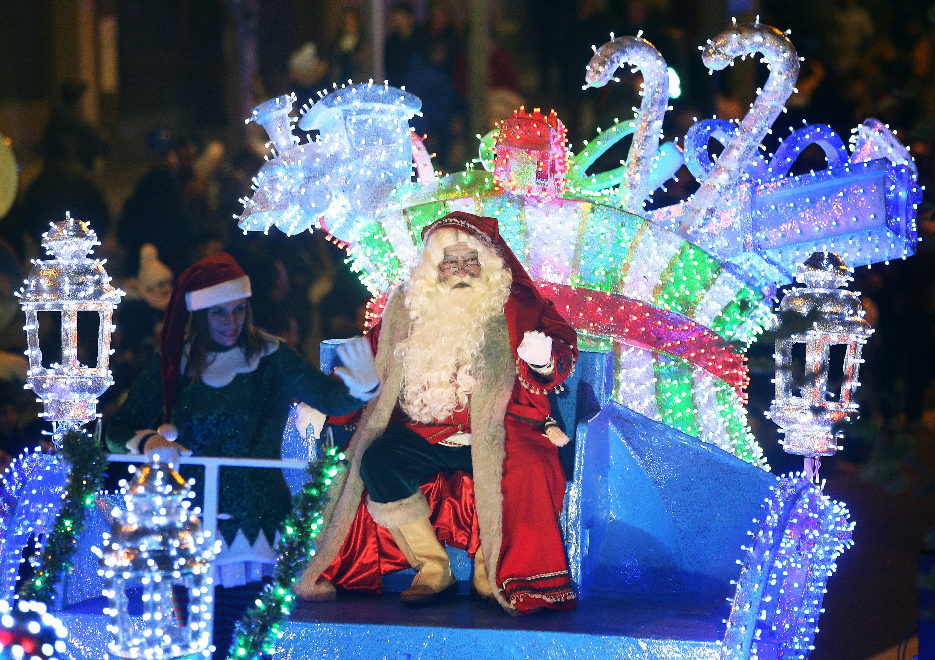 Cabalgaza de Navidad que recorre las calles de Palencia con Papá Noel