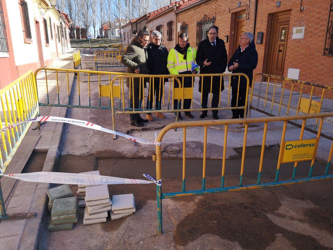 El Alcalde de Palencia y otros concejales han visitado las obras de saneamiento de las Casas de Abella