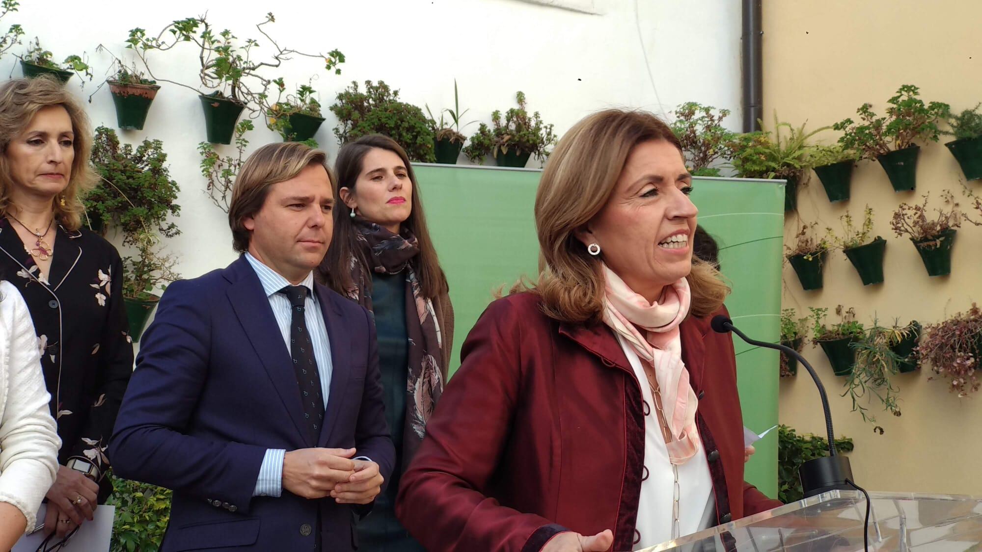 María Jesús Botella, Antonio Repullo Inmaculada Troncoso y Araceli Cabello, en la presentación de delegados de la Junta de Andalucía en Córdoba