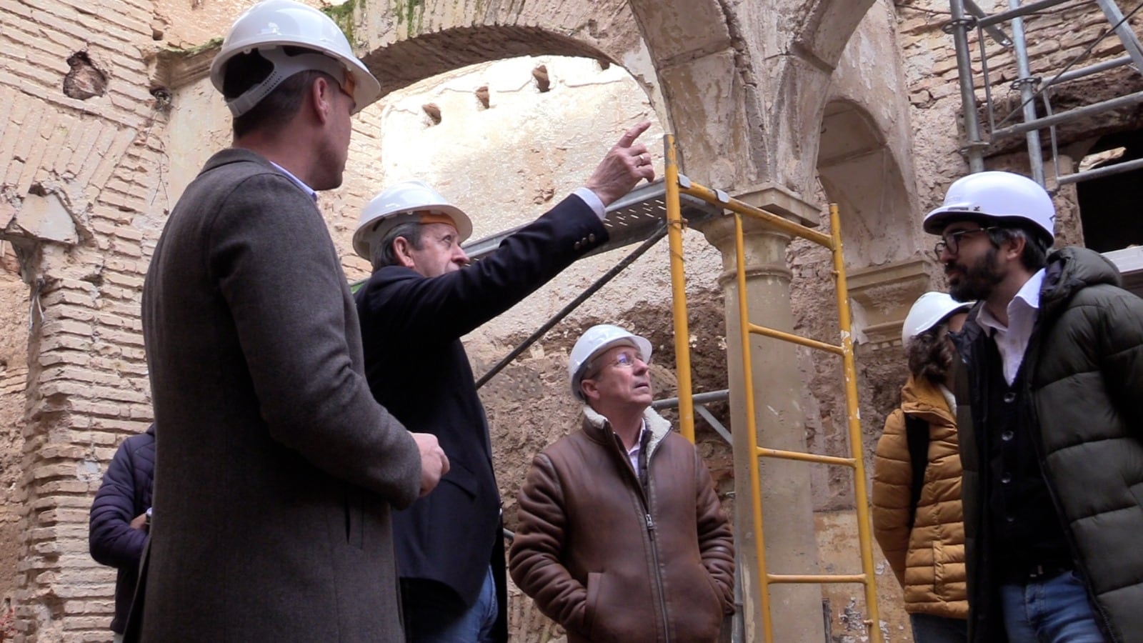 El alcalde de Andújar, Paco Carmona, ha visitado este lunes las obras del Palacio del Ecijano