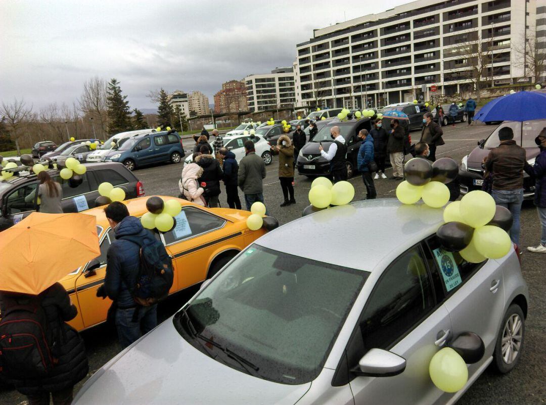 Caravana de coches en contra del abuso de la administración