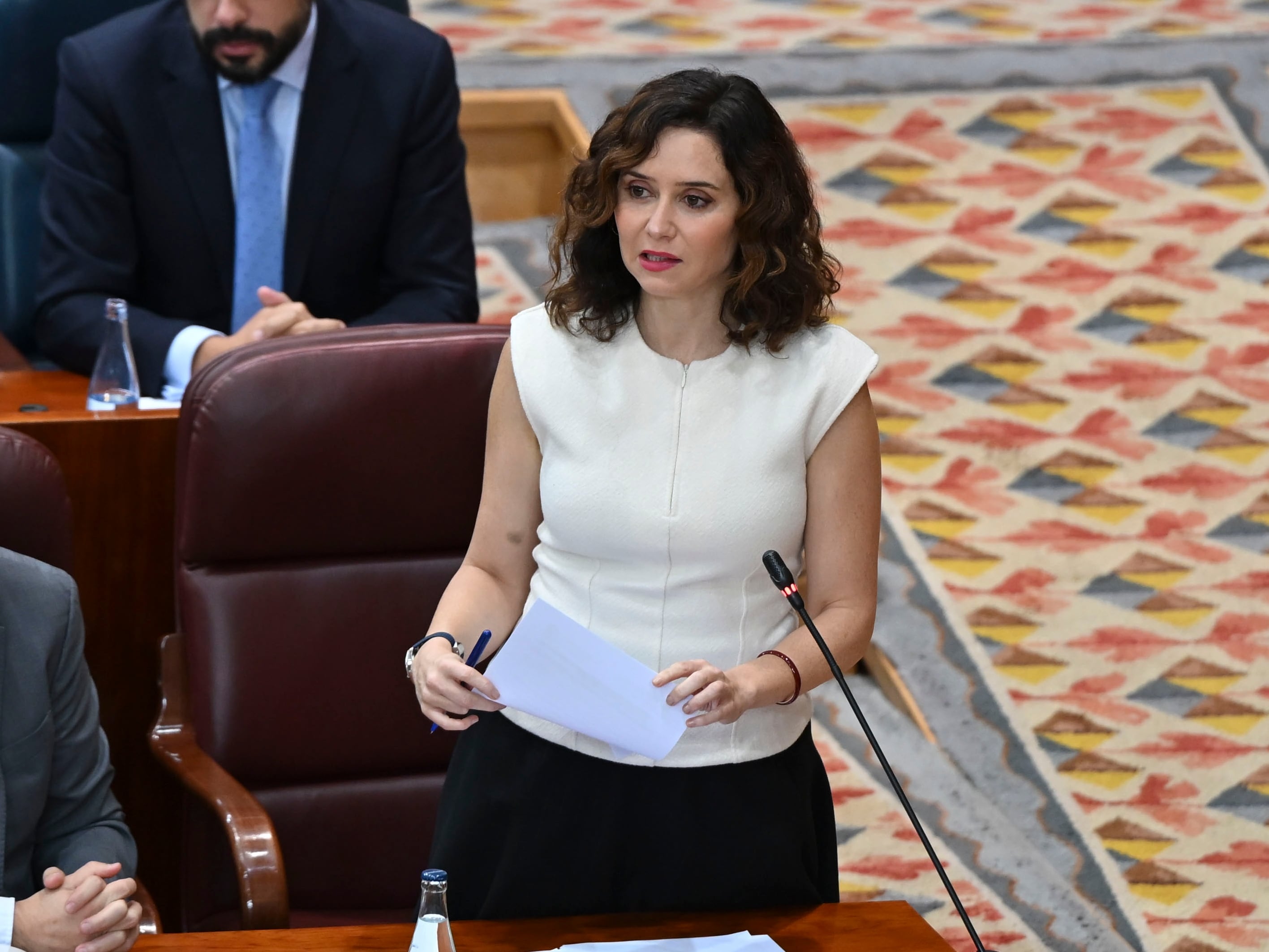 La presidenta de la Comunidad de Madrid, Isabel Díaz Ayuso interviene durante el pleno de la Asamblea de Madrid