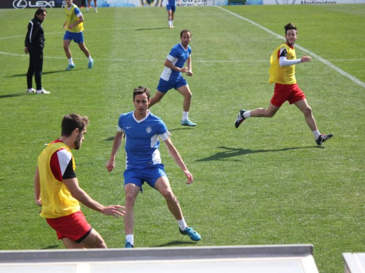 La primera plantilla jugó un amistoso contra el filial antes de las vacaciones