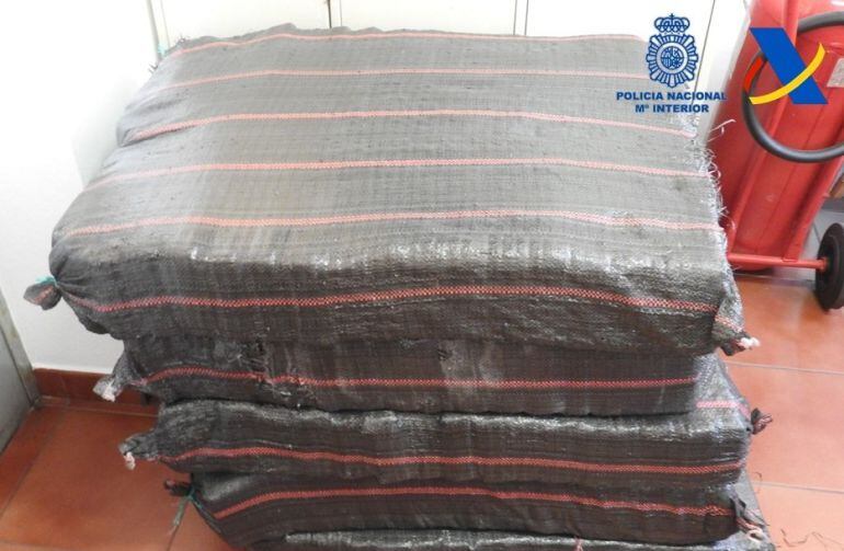 Parte del carmamento de cocaína procedente de Ecuador.