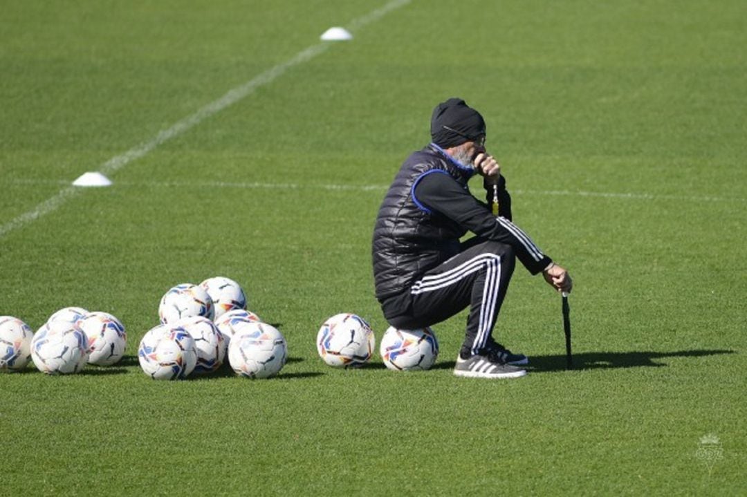 El entrenador del Cádiz durante un entrenamiento.