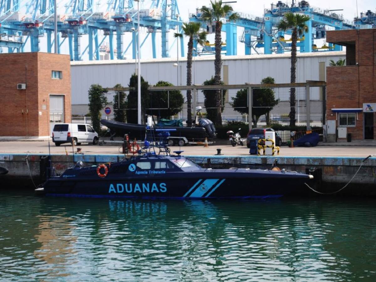 Tres funcionarios de Vigilancia Aduanera heridos al colisionar con una lancha de presuntos contrabandistas