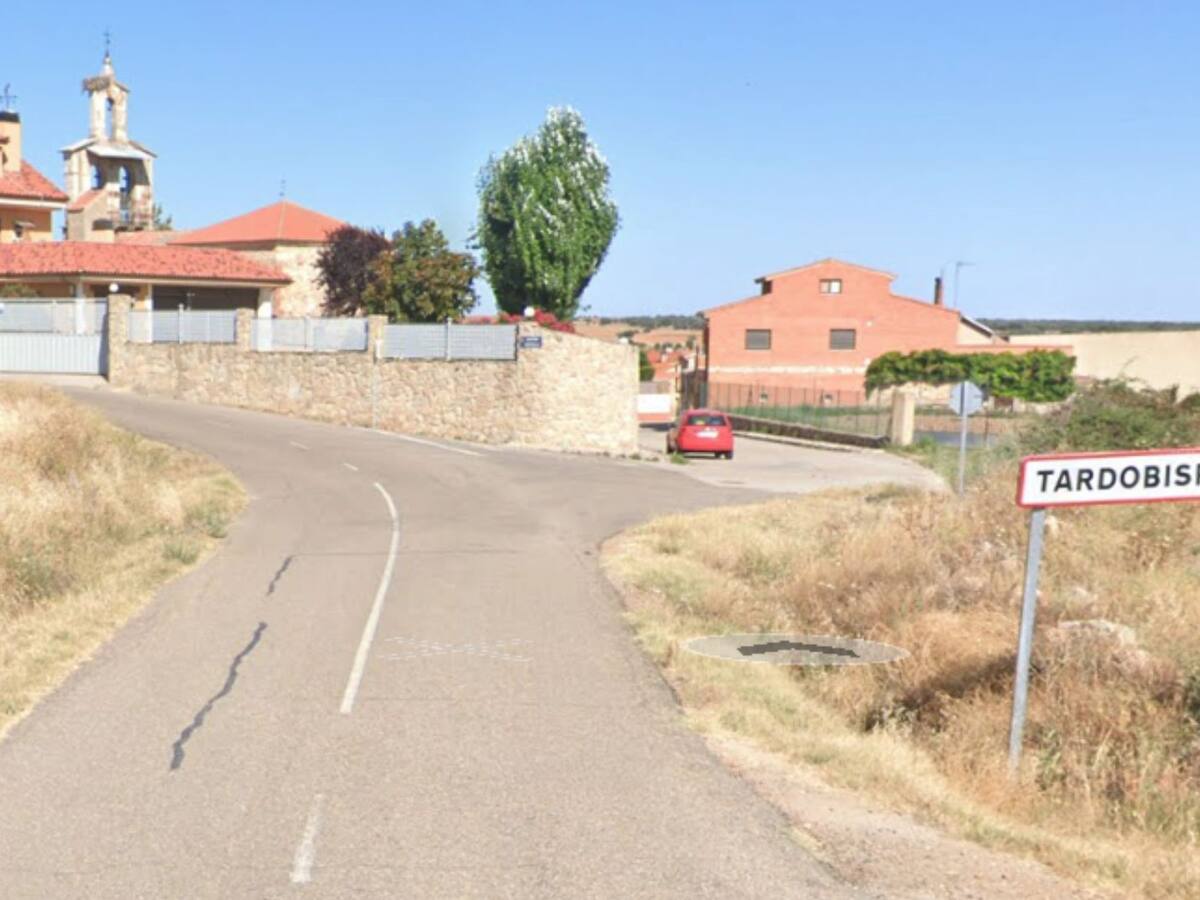 Garrafas de agua para garantizar el suministro en Tardobispo