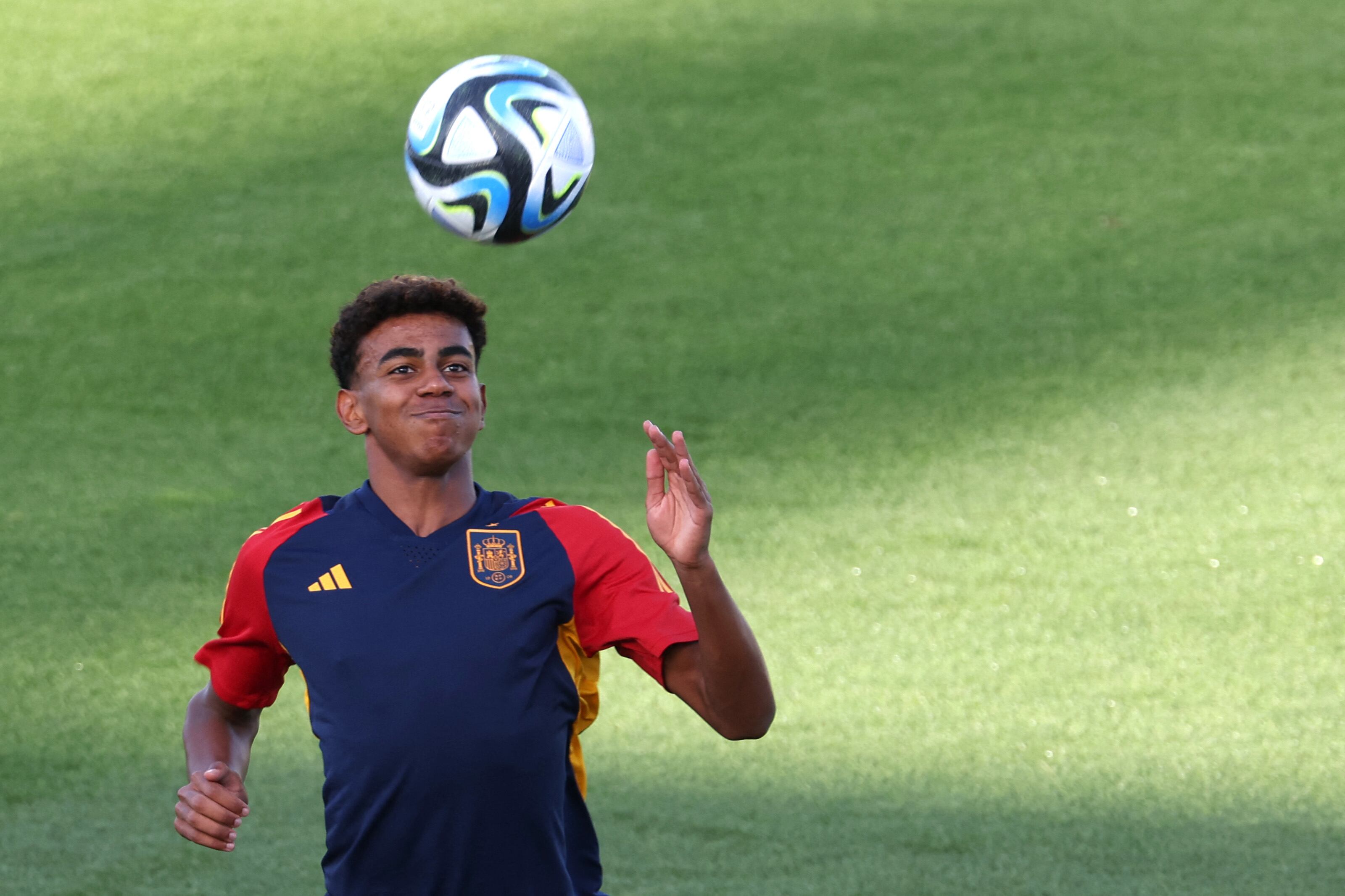 Lamine Yamal, durante un entrenamiento con la selección española. (Photo by Pierre-Philippe MARCOU / AFP) (Photo by PIERRE-PHILIPPE MARCOU/AFP via Getty Images)