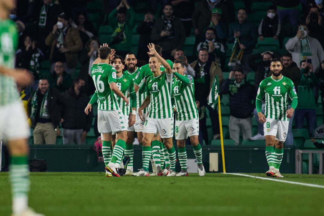 Sergio Canales, celebrando su gol del pasado martes ante el Alavés, volverá a enfrentarse a su ex equipo, la Real Sociedad, en la Copa del Rey.