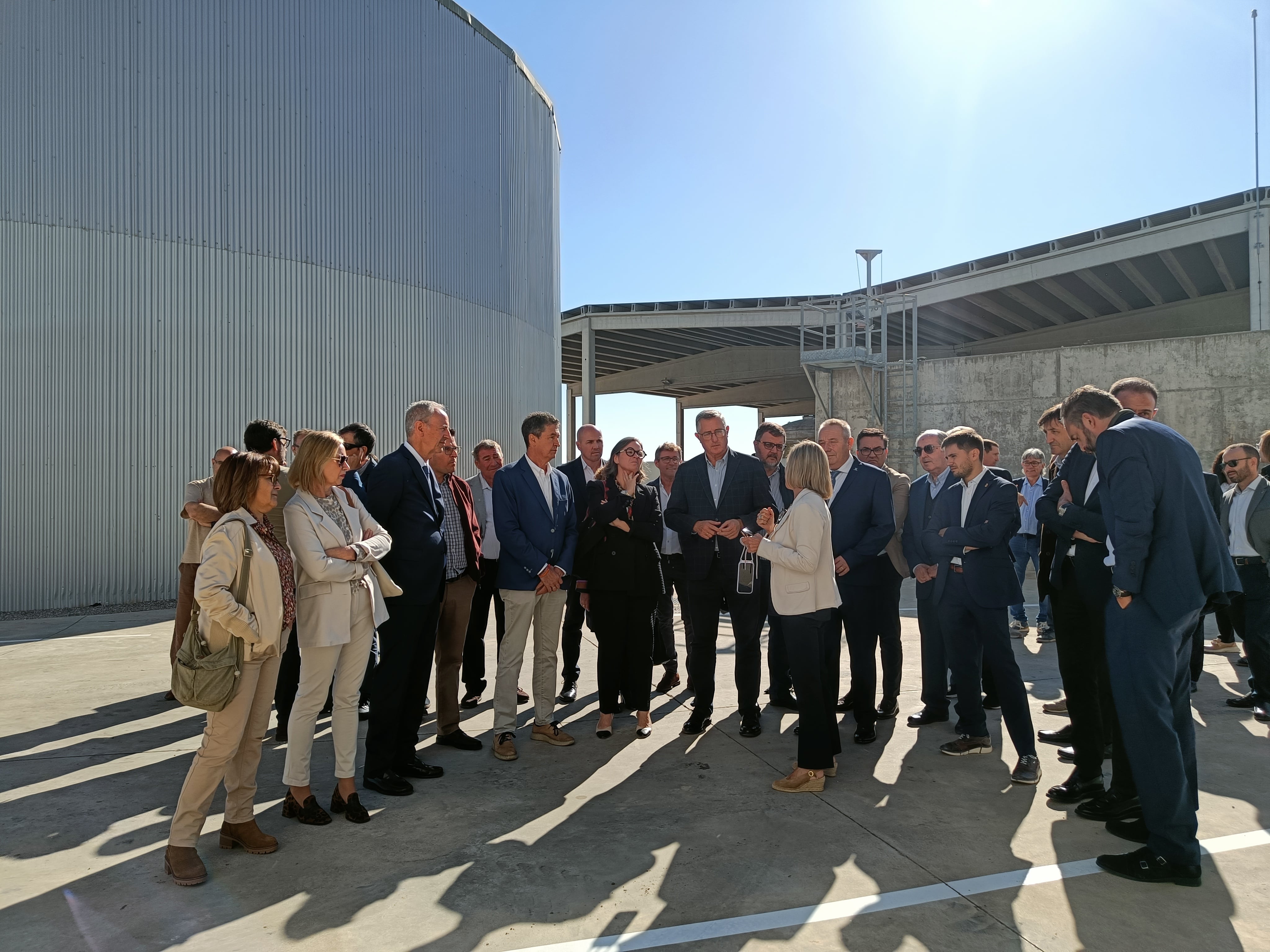 Un momento de la visita a la planta de biogás en Zaidín. Foto: DGA