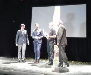 Momento de la entrega de primer premio