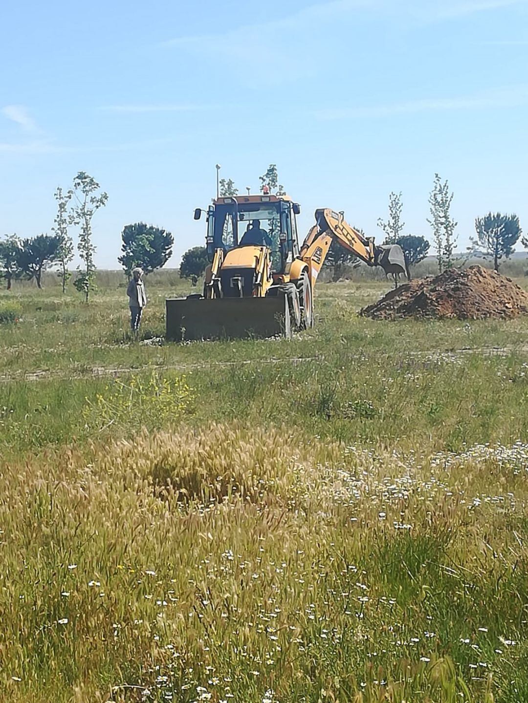 Máquinas trabajando en la parcela donde su ubicará el centro de salud Segovia IV