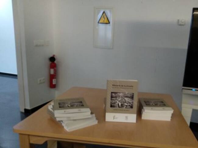 El libro sale a la venta al precio simbólico de cinco euros