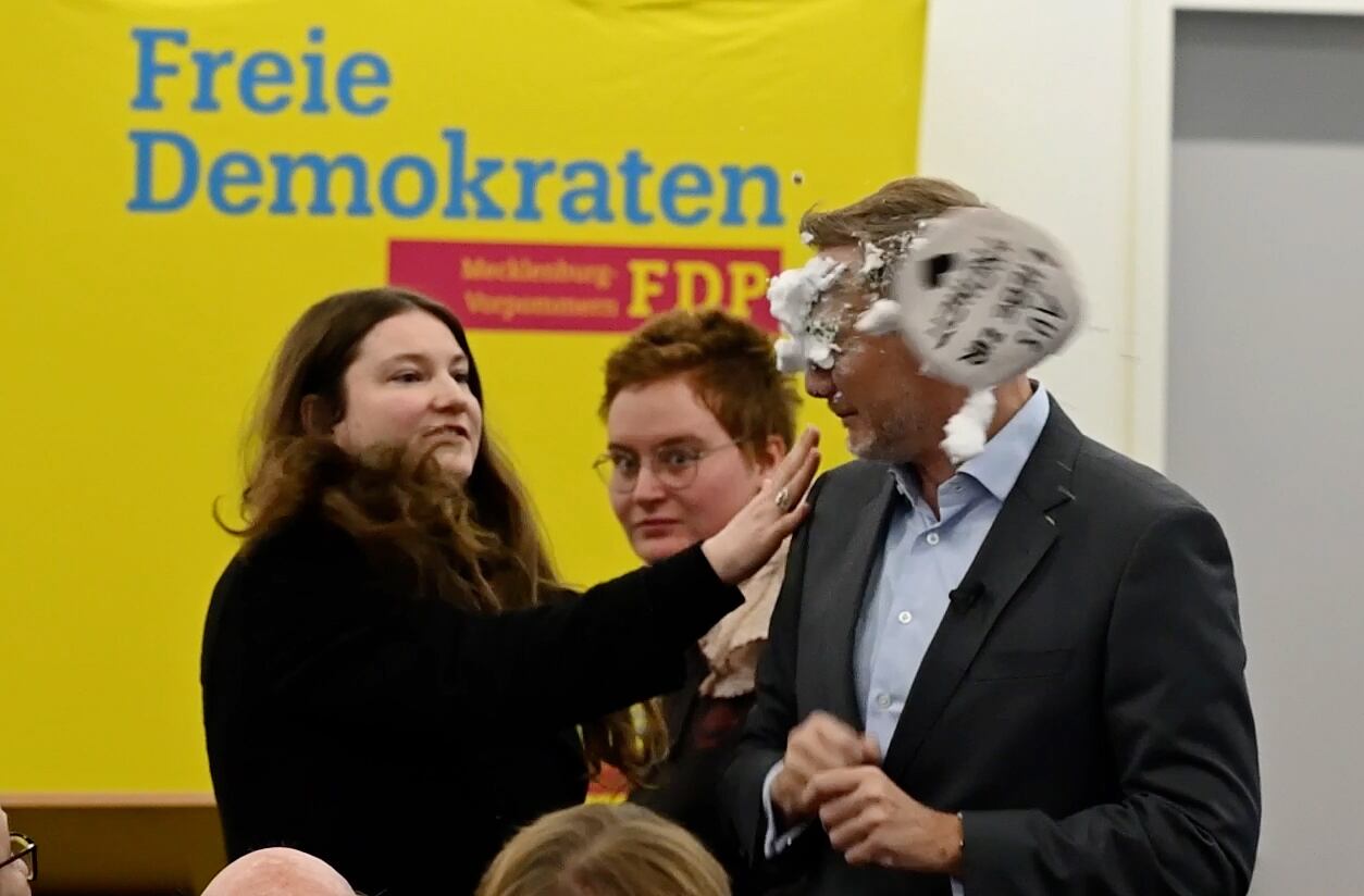 El exministro de Finanzas alemán, Christian Lindner, en el momento del ataque