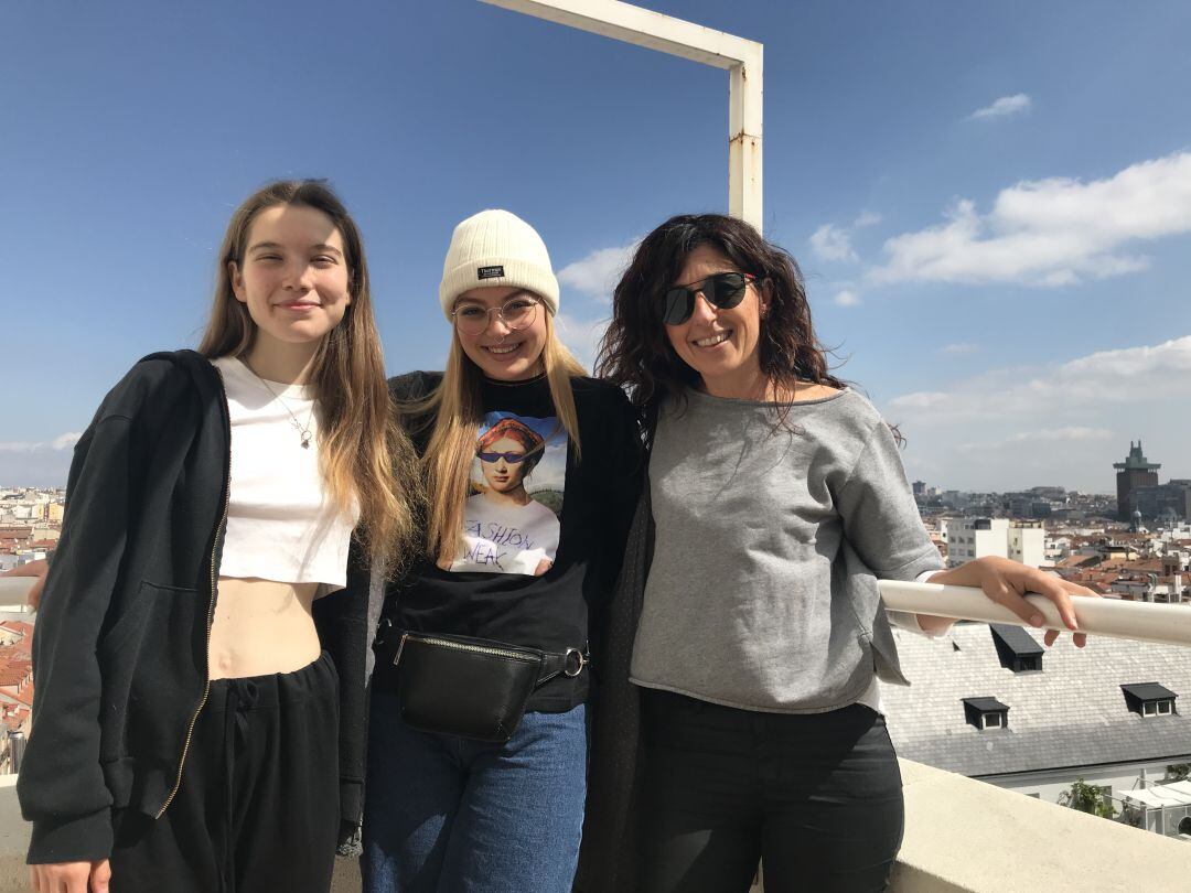 Celia Monedero, Irene Ferreiro y Begoña Álvarez, durante la entrevista en la Cadena SER