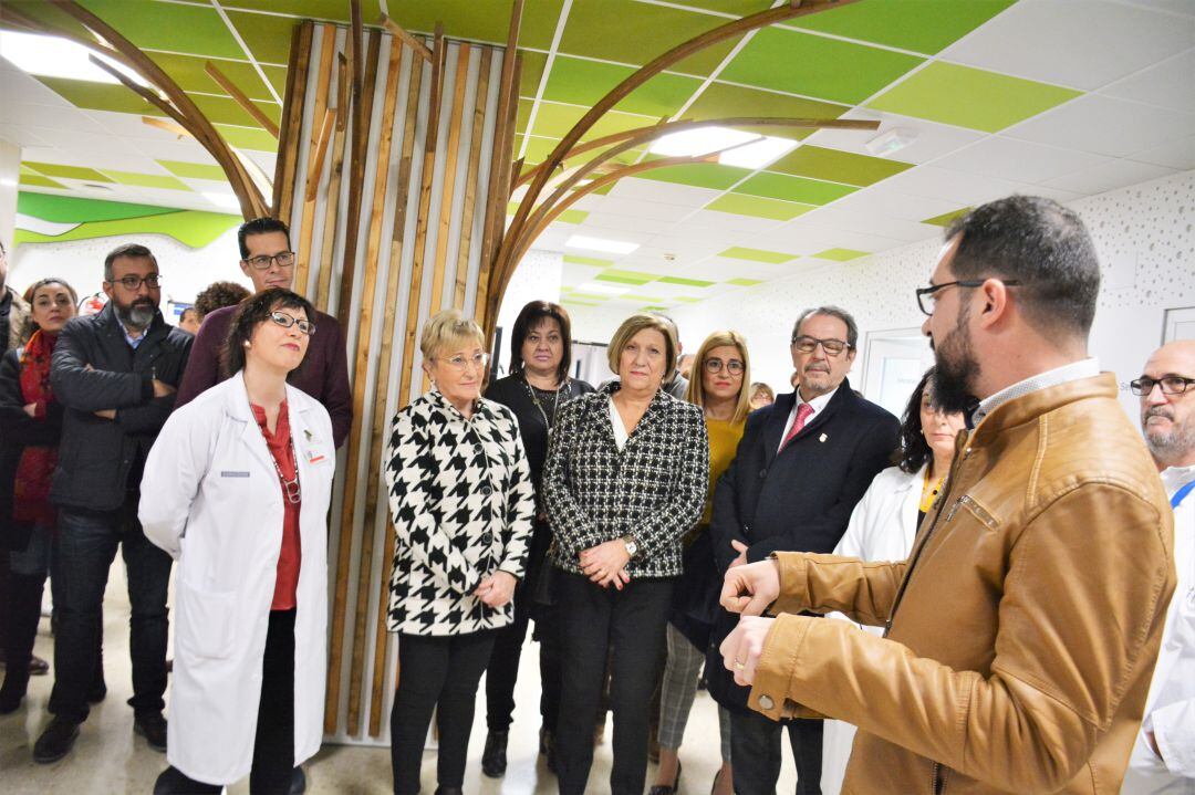 Ana Barceló ha visitado el hospital de Elda