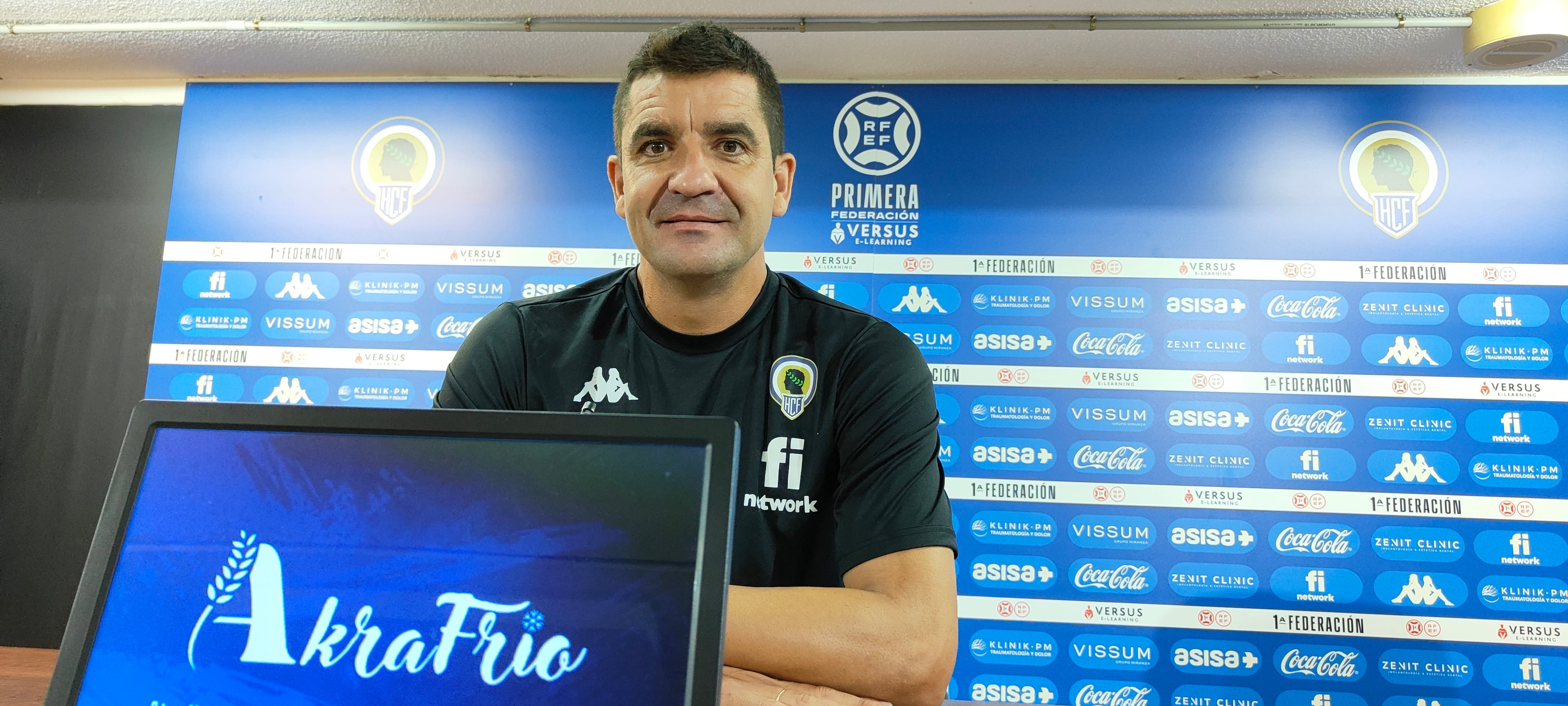 Rubén Torrecilla, entrenador del Hércules, en la sala de prensa del Rico Pérez