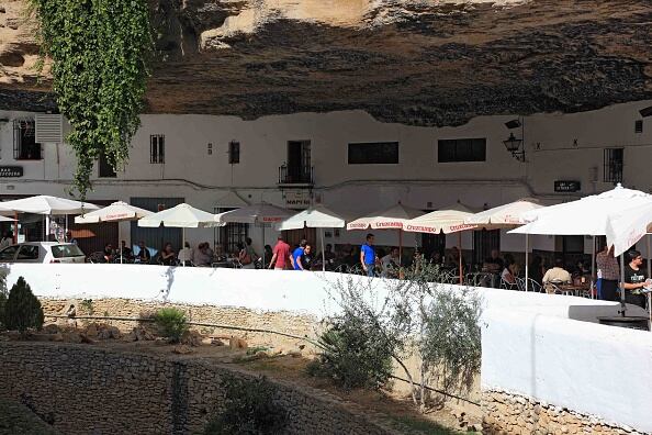 Cuevas del Sol, en la localidad de Setenil de las bodegas