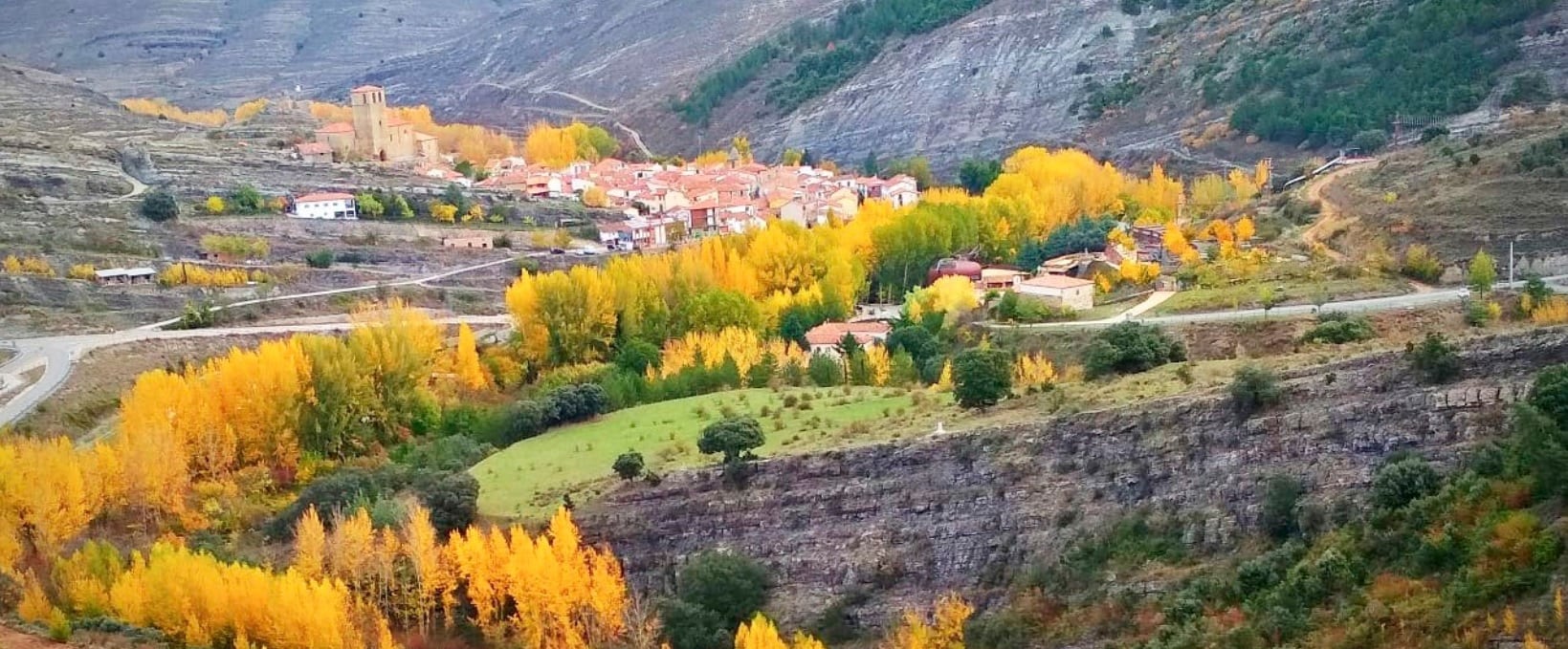 Vista de pájaro de Enciso, municipio situado en el Alto Cidacos (La Rioja).