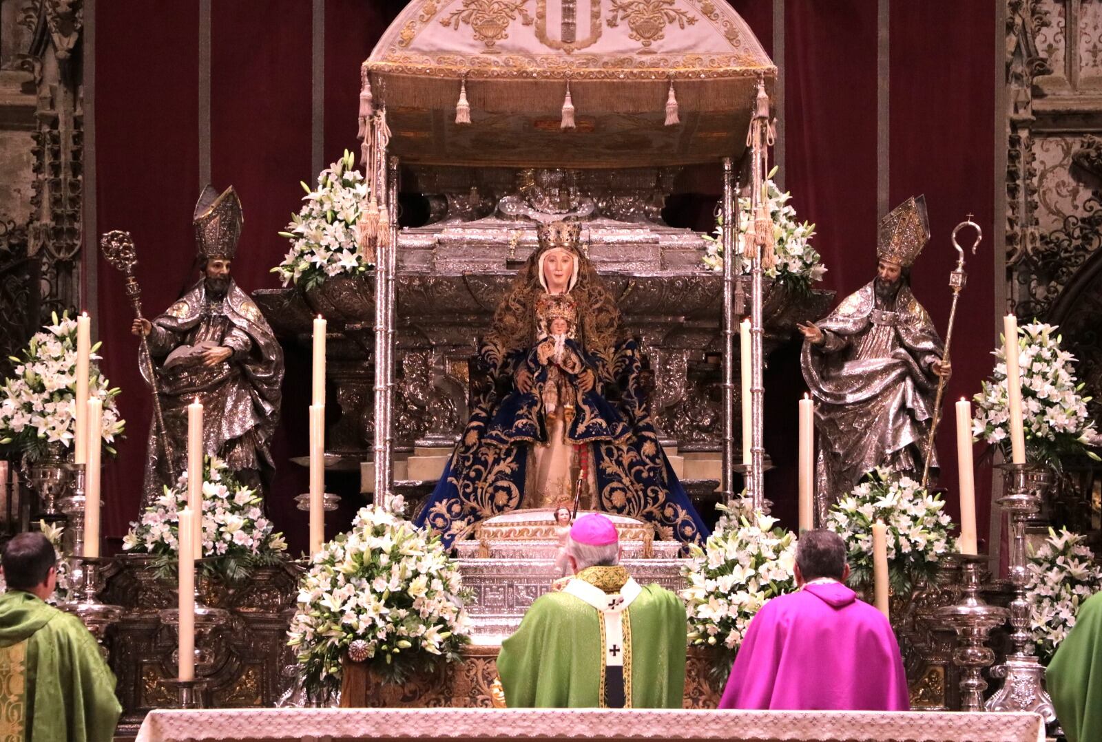 La Virgen de los Reyes preside estos días la novena en su honor en el Altar del Jubileo de la Catedral