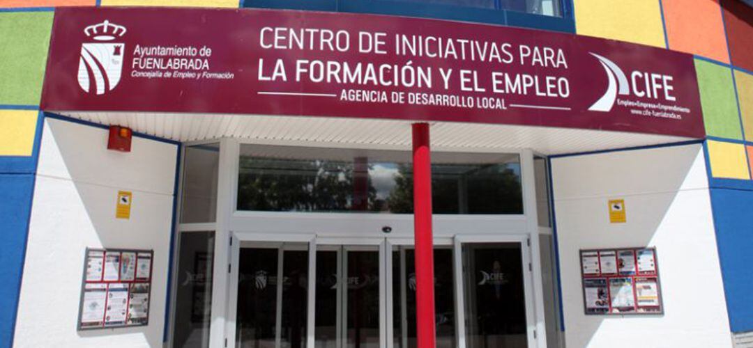 La formación a parados y el apoyo a emprendedores son señas de identidad de las políticas fuenlabreñas, según el alcalde.