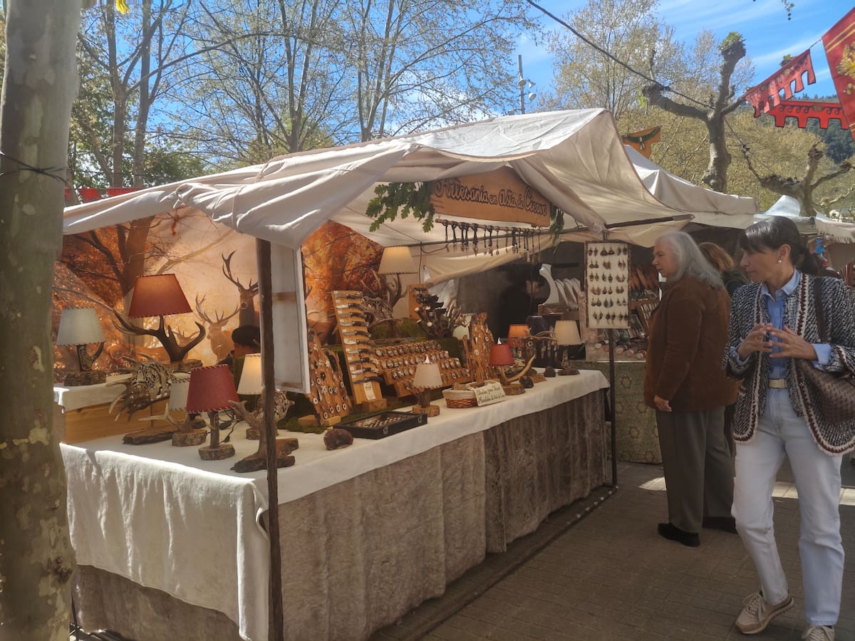 Más de 82 expositores en el mercado romano de los jardines del Sil de Ponferada