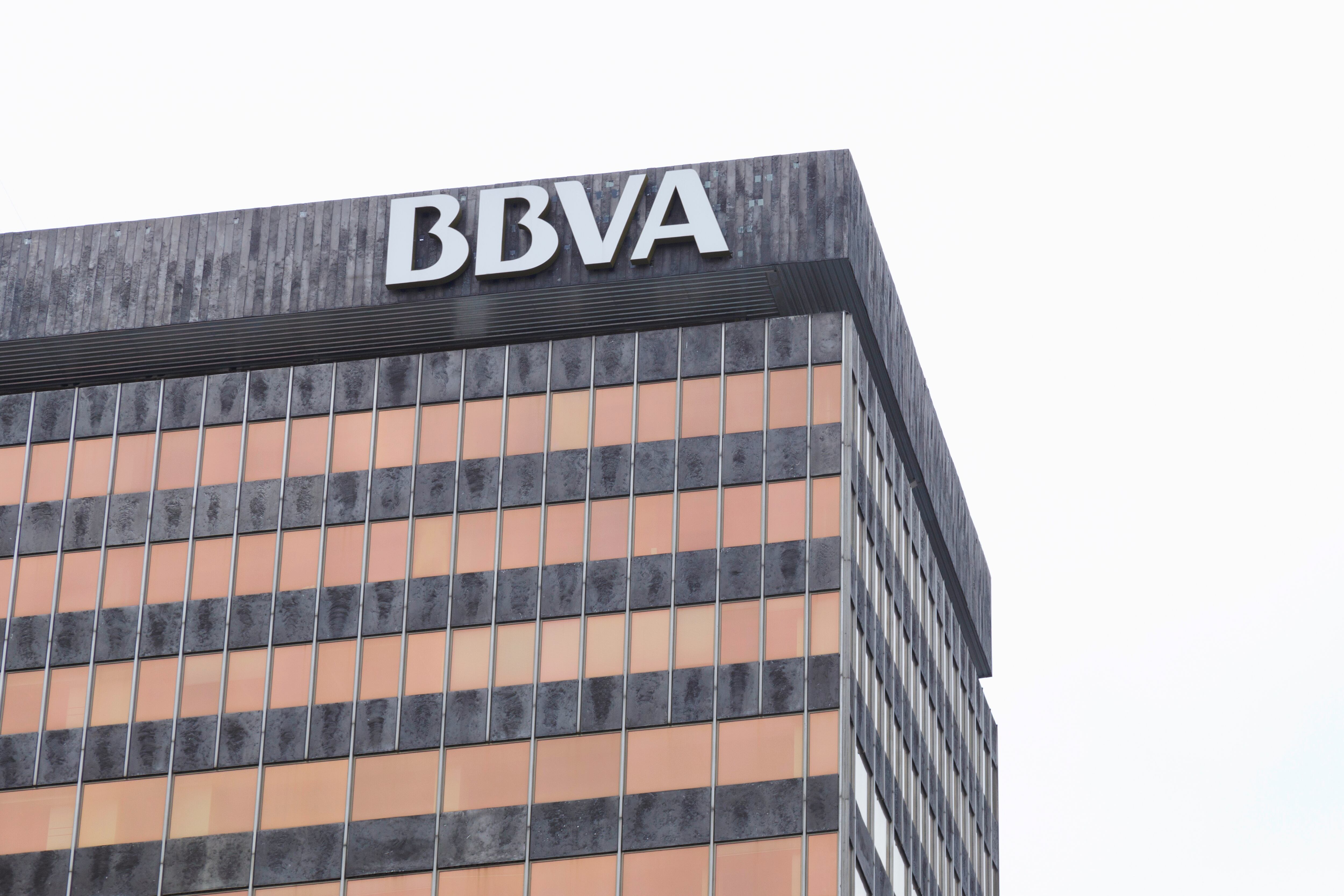 Detalle de la fachada del BBVA