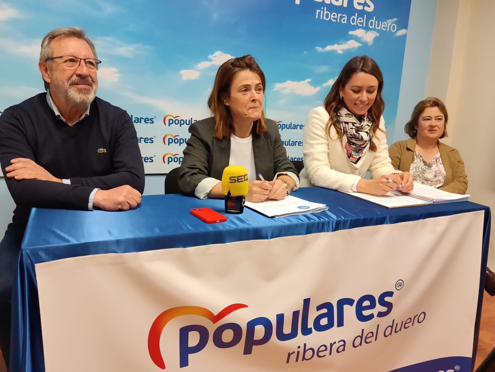 De izq a dcha, Luis Blanco, Cristina Valderas, Virginia Martínez y Teresa Bermejo