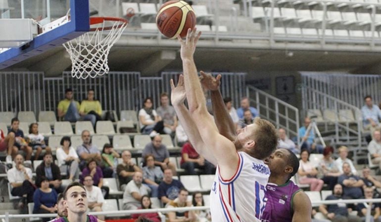 Imagen del primer partido entre Fundación Lucentum y Araberri