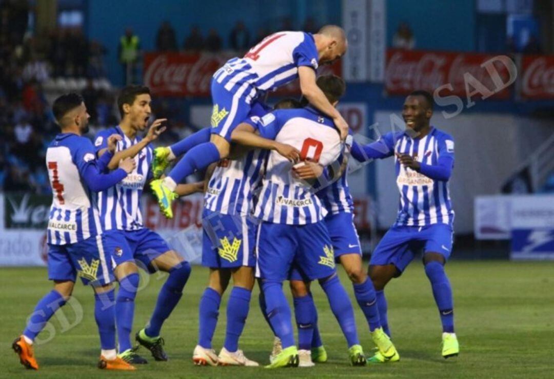 Con dos goles de Carlos Bravo y de Pablo Trigueros la Deportiva derrotó al Unionistas.