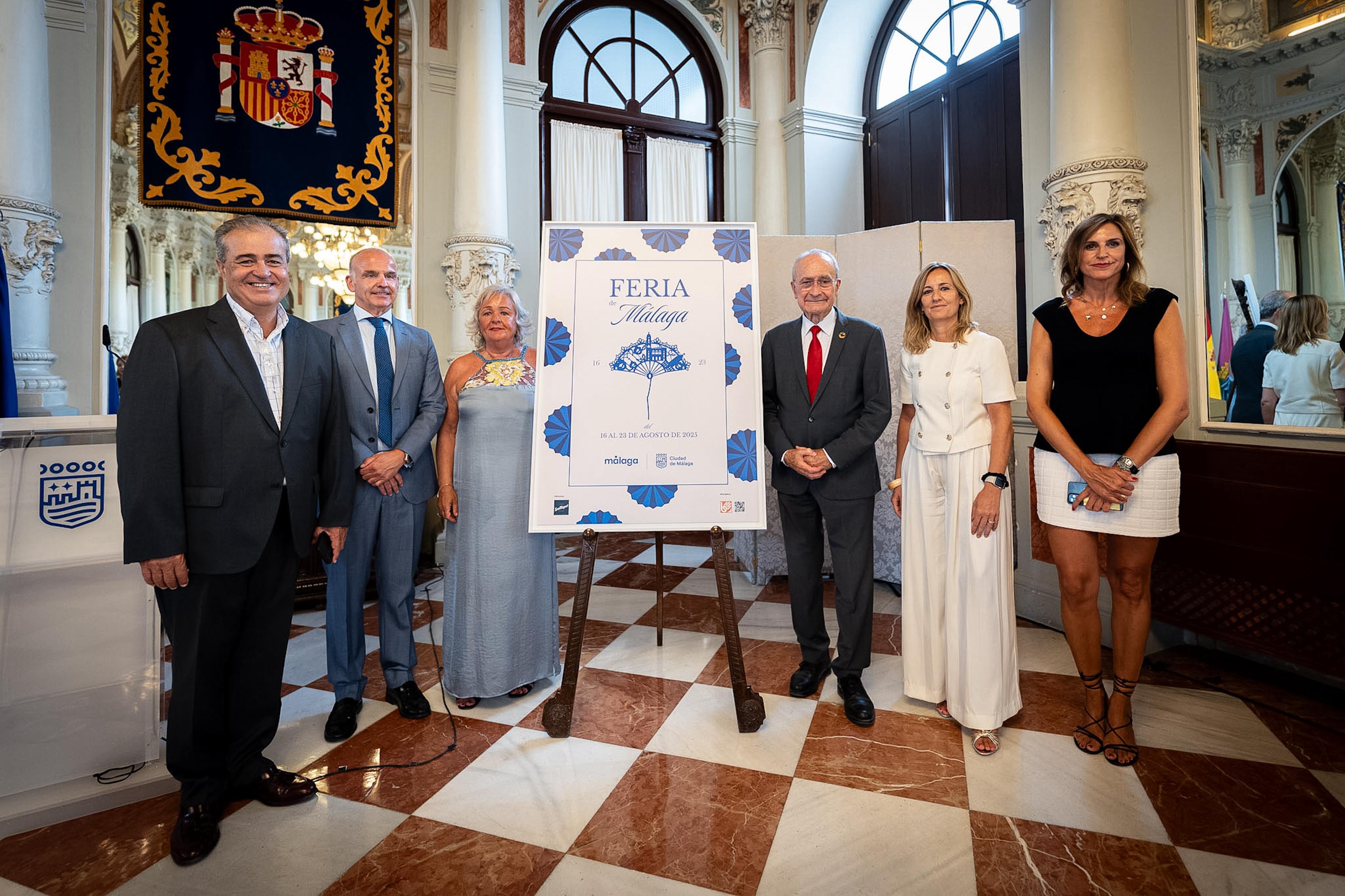 El Alcalde de Málaga, Francisco de la Torre junto a representantes de las entidades patrocinadoras de la Feria de Málaga 2025 / Ayuntamiento de Málaga