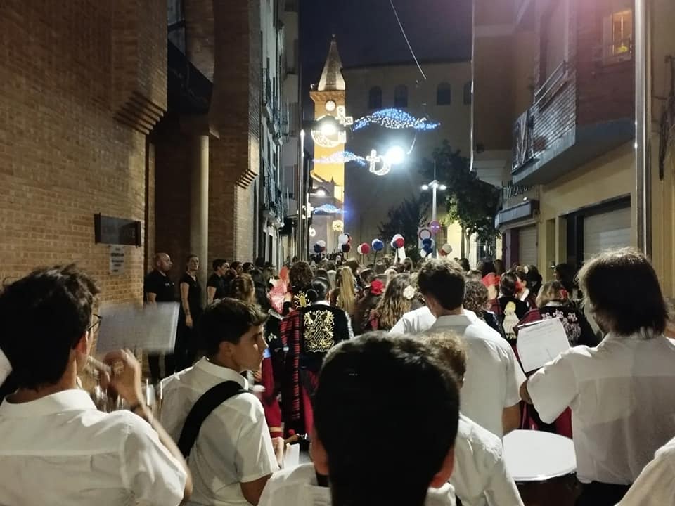 Imagen de la banda en las calles de Villena