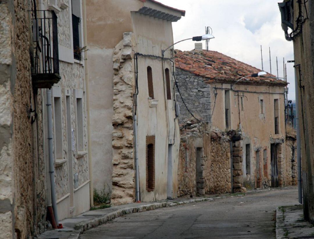 Unas de las calles de Canalejas de Peñafiel.