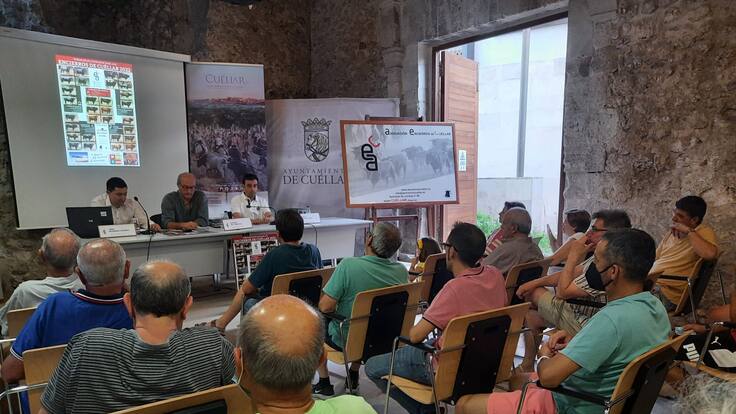Resumen de la presentación del ganado de los encierros de Cuéllar 2022 que organiza la Asociación Encierros de Cuéllar y contó con la presencia del alcalde de Cuéllar, Carlos Fraile