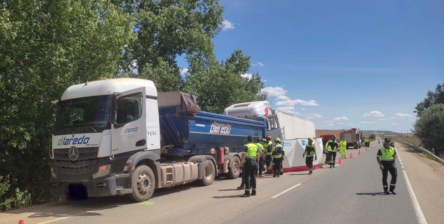 Un fallecido en la colisión entre dos camiones en Monzón de Campos